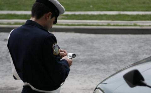 Ακινητοποίησε το αυτοκίνητο του αναπληρωτή Υπουργού του με οδηγό την κόρη του, και βρέθηκε απο την Αγ.Παρασκευή .. στη Γλυφάδα