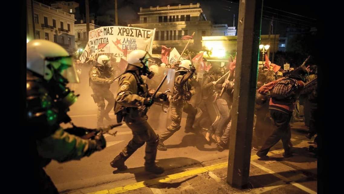 Επεισόδια στην πορεία ενάντια στην επίσκεψη Μέρκελ- Με χρήση χημικών απώθησαν οι Αστυνομικοί
