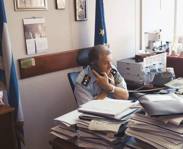 «Ώρα, να αποδεσμευτεί από τα στενά δεσμά της υπηρεσιακής του κατάστασης και να μετρήσει πραγματικούς φίλους»