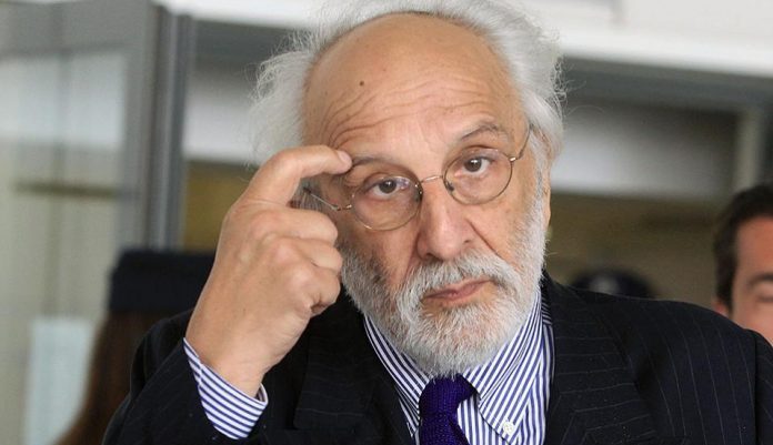 Αλ.Λυκουρέζος: «Επιμένω μέχρι τέλους με την Παπακώστα»