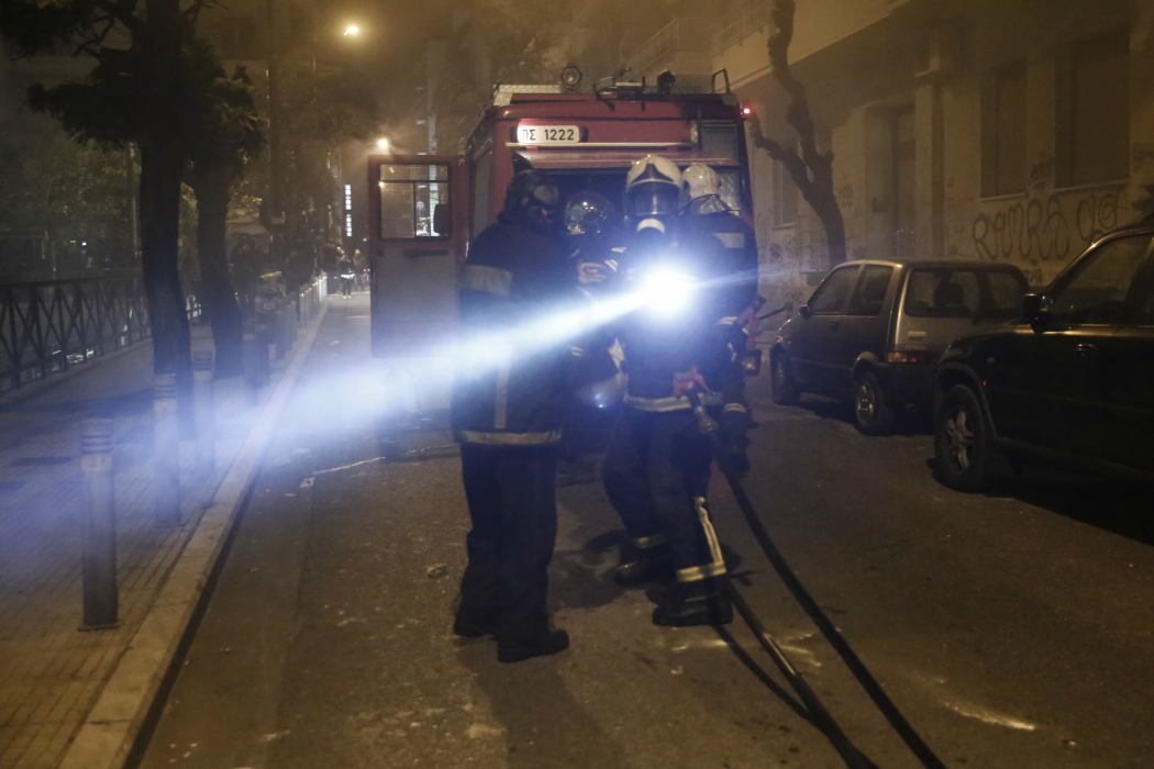 Εξάρχεια: Μολωτοφ, επιθέσεις σε Αστυνομικούς, και προσαγωγές