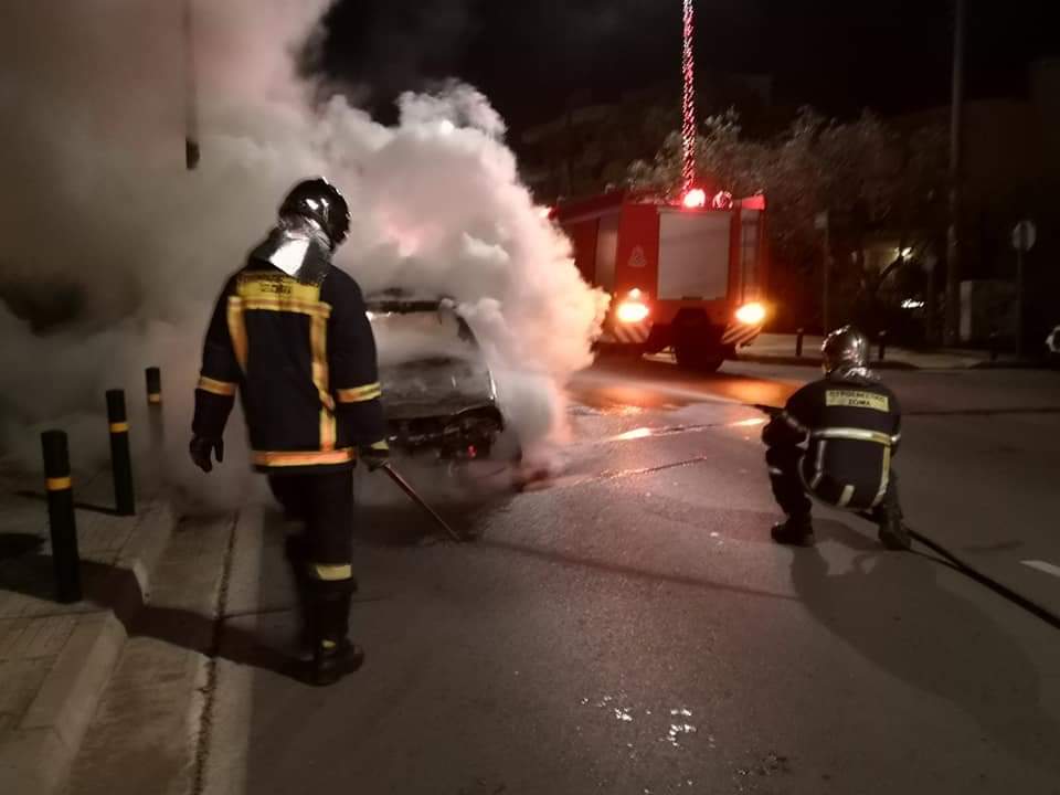 Αργυρούπολη: Εμπρηστική επίθεση σε αυτοκίνητα εντός χώρου στάθμευσης