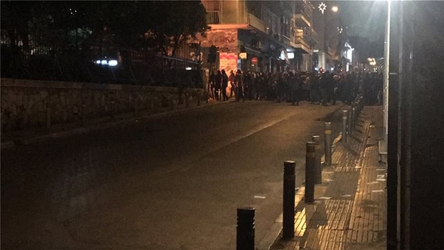 Αθήνα: Δυο παράλληλες πορείες αντιεξουσιατών έχουν παραλύσει το κέντρο της πόλης