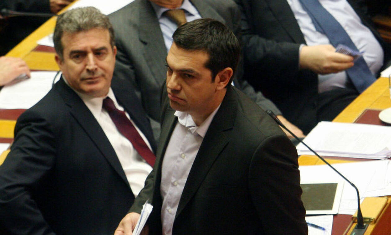 Τσίπρας κατά Χρυσοχοΐδη για τις κλειστές δομές στα νησιά