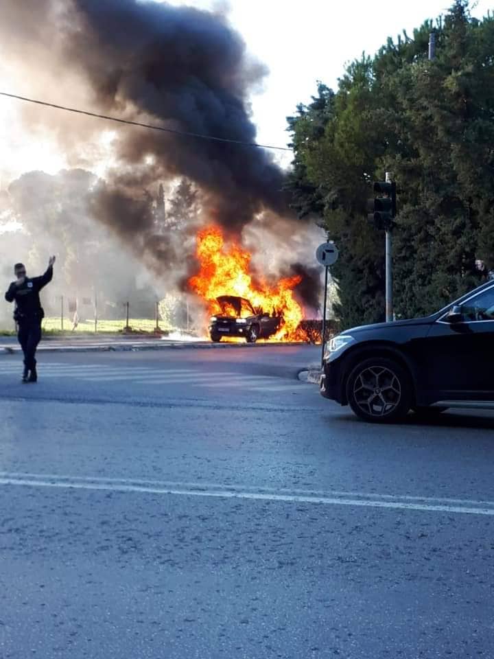Ερυθραία: Στο έργο κατάσβεσης φωτιάς σε ΙΧΕ κλιμάκιο του ΠΣ (video)