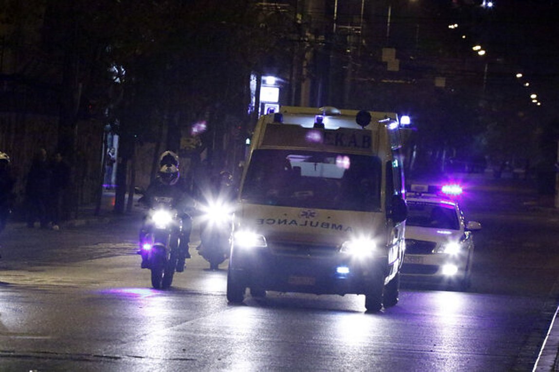 Ίλιον: Συνέλαβαν οινόφλυγα ύστερα από κλήση ιδιοκτήτριας οικίας, της χτυπούσε την πόρτα με απειλή μαχαιριού