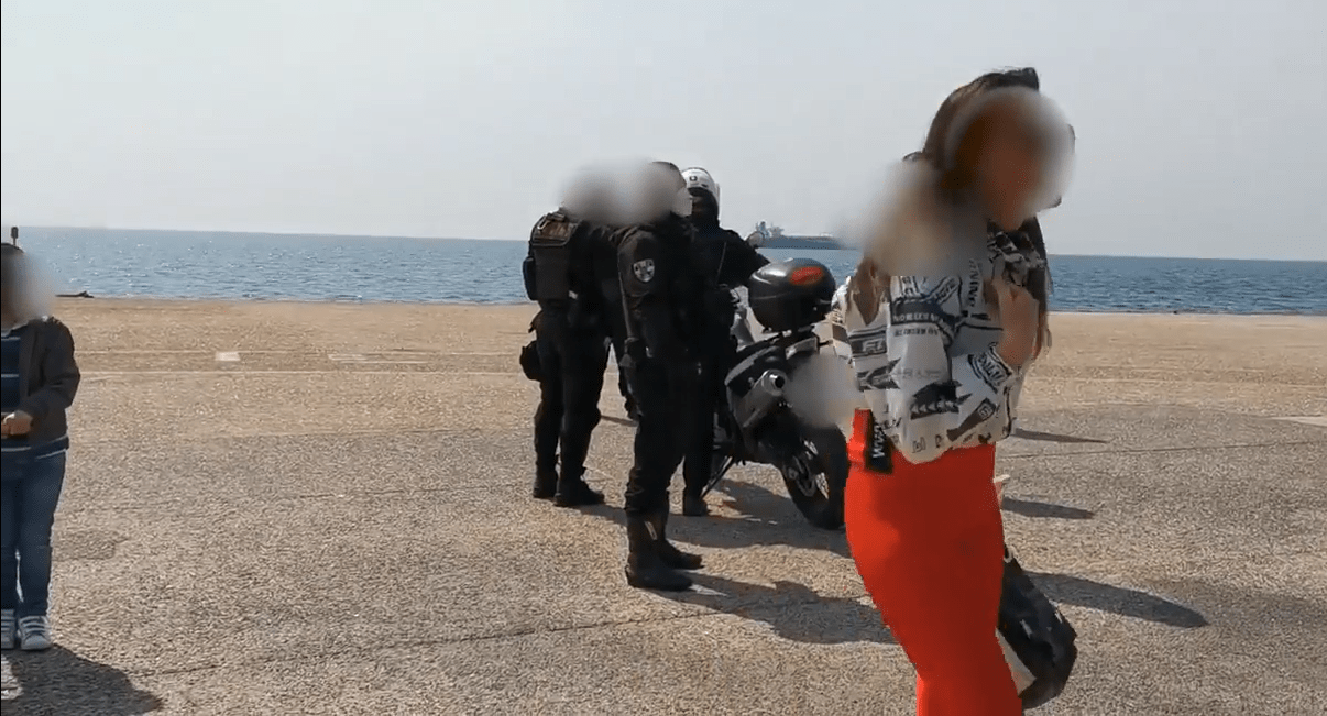 ΘΣΝ: Επιτέθηκε λεκτικά σε αστυνομικούς- «Κότες» όσοι μένουν σπίτι (video)
