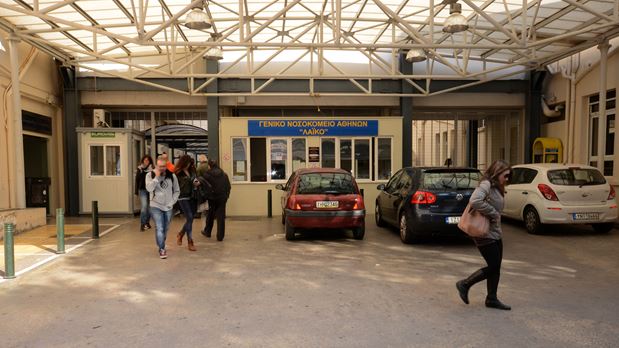 Ηλικιωμένη πήγε για τέστ ως ύποπτο κρούσμα στο «Λαϊκό», αποχώρησε και εντοπίσθηκε στο .. σπίτι της
