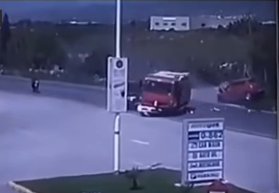 Μοίρες, Ηρακλείου: Τροχαίο με σύγκρουση πυροσβεστικού και ΙΧ (vid)