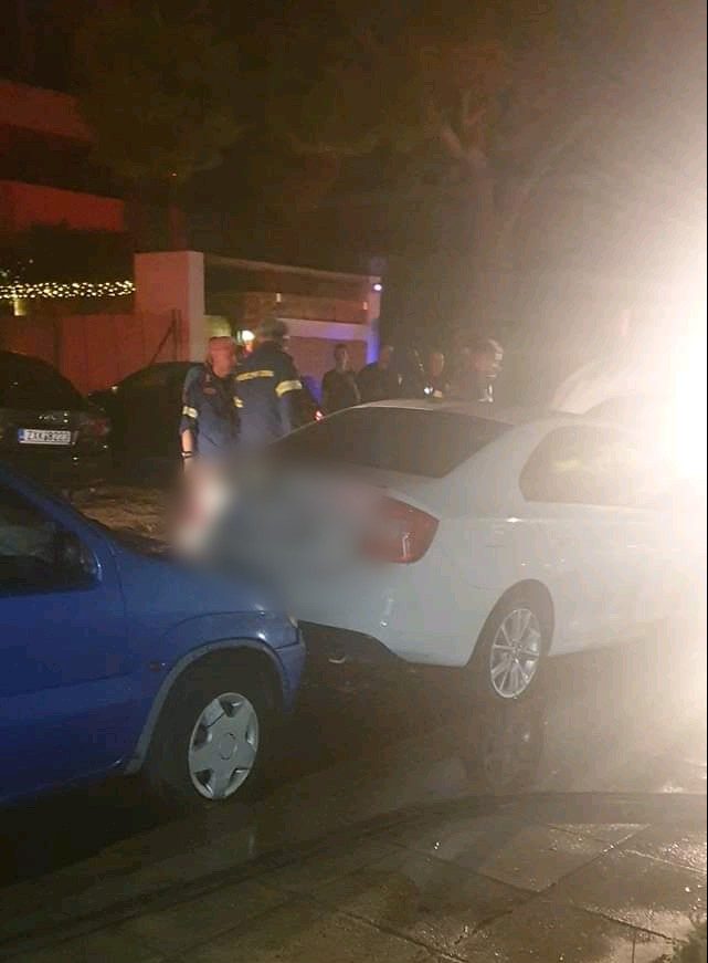 Βούλα: Έκρηξη σε σταθμευμένο όχημα