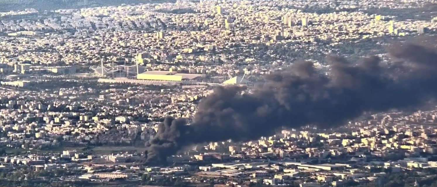 Λυκόβρυση: Πυρκαγιά καίει εργοστάσιο πλαστικών