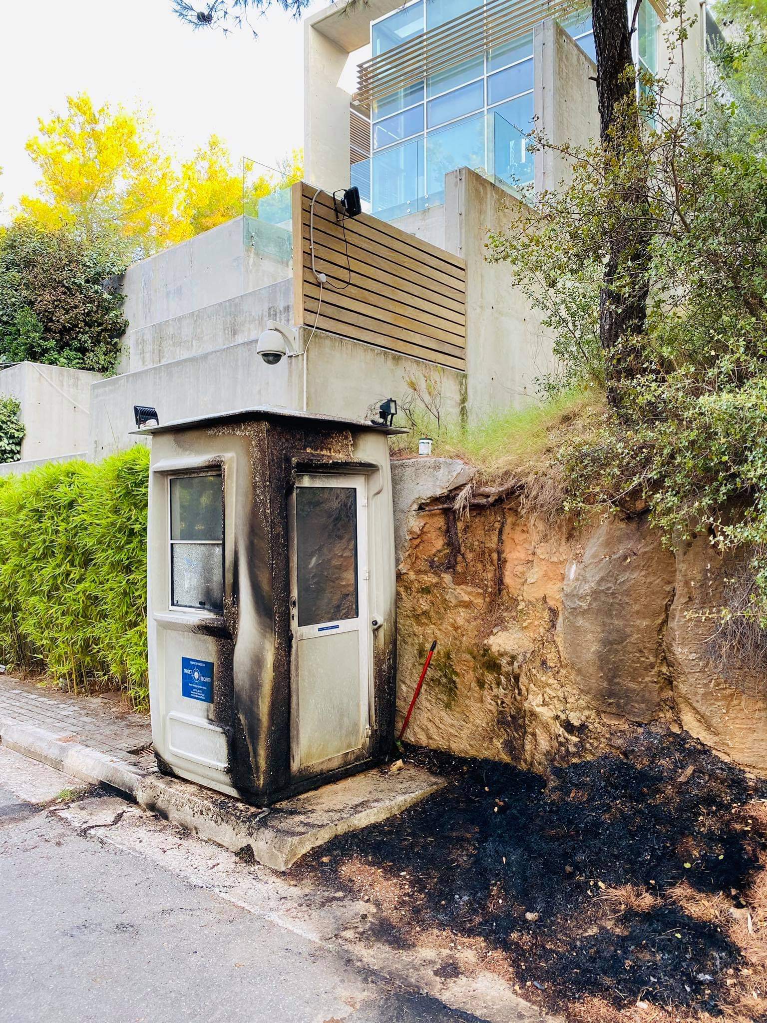 Εμπρηστικη επίθεση με γκαζάκια στην οικία του Μένιου Φουρθιώτη