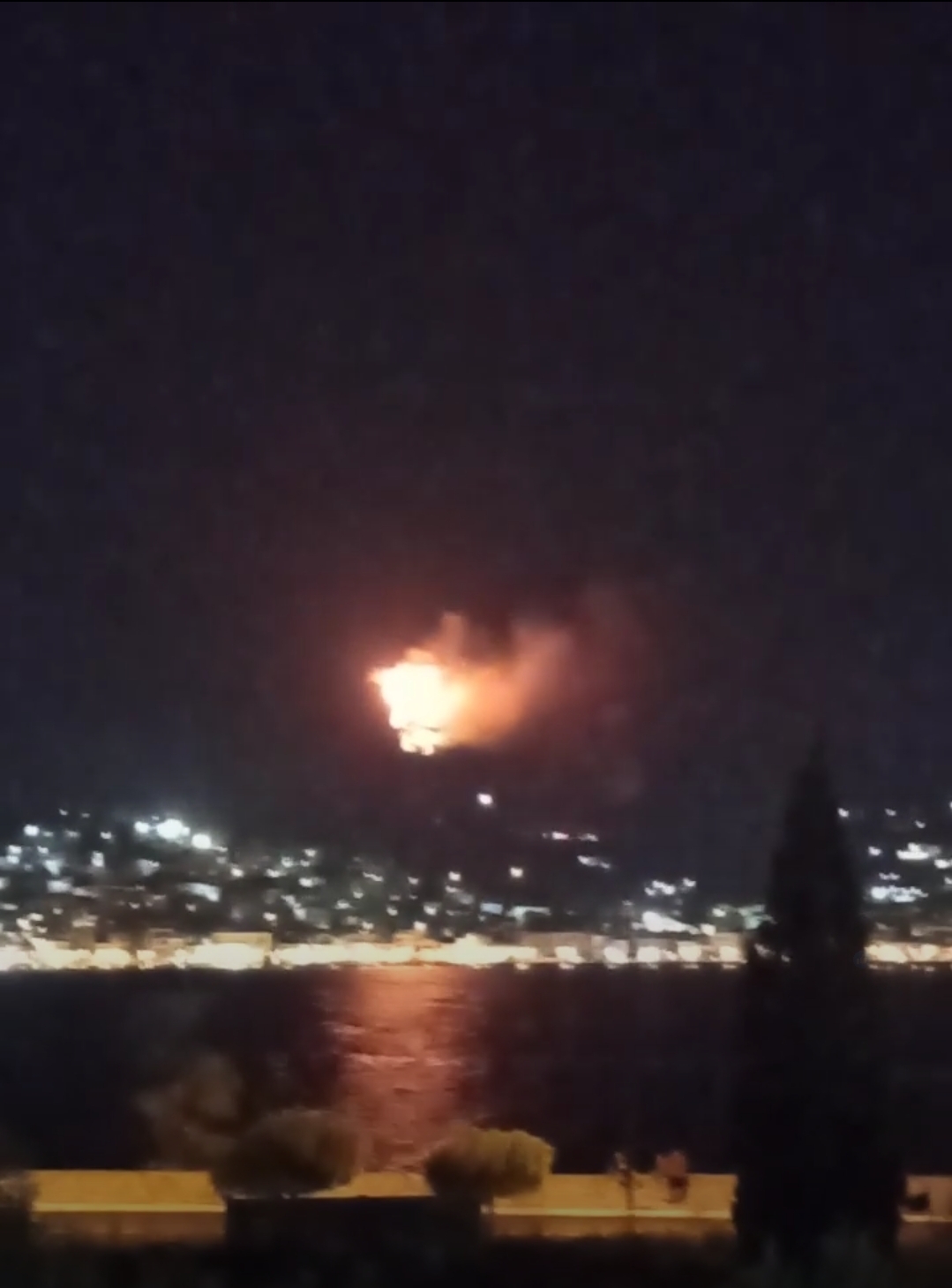 Βαθύ, Σάμου: Σε εξέλιξη πυρκαγιά στη δασική περίμετρο του ΚΥΤ